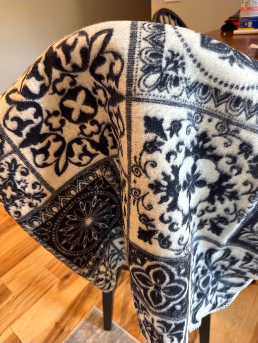 Stylish Dark Blue and White Decorative Throw Blanket by